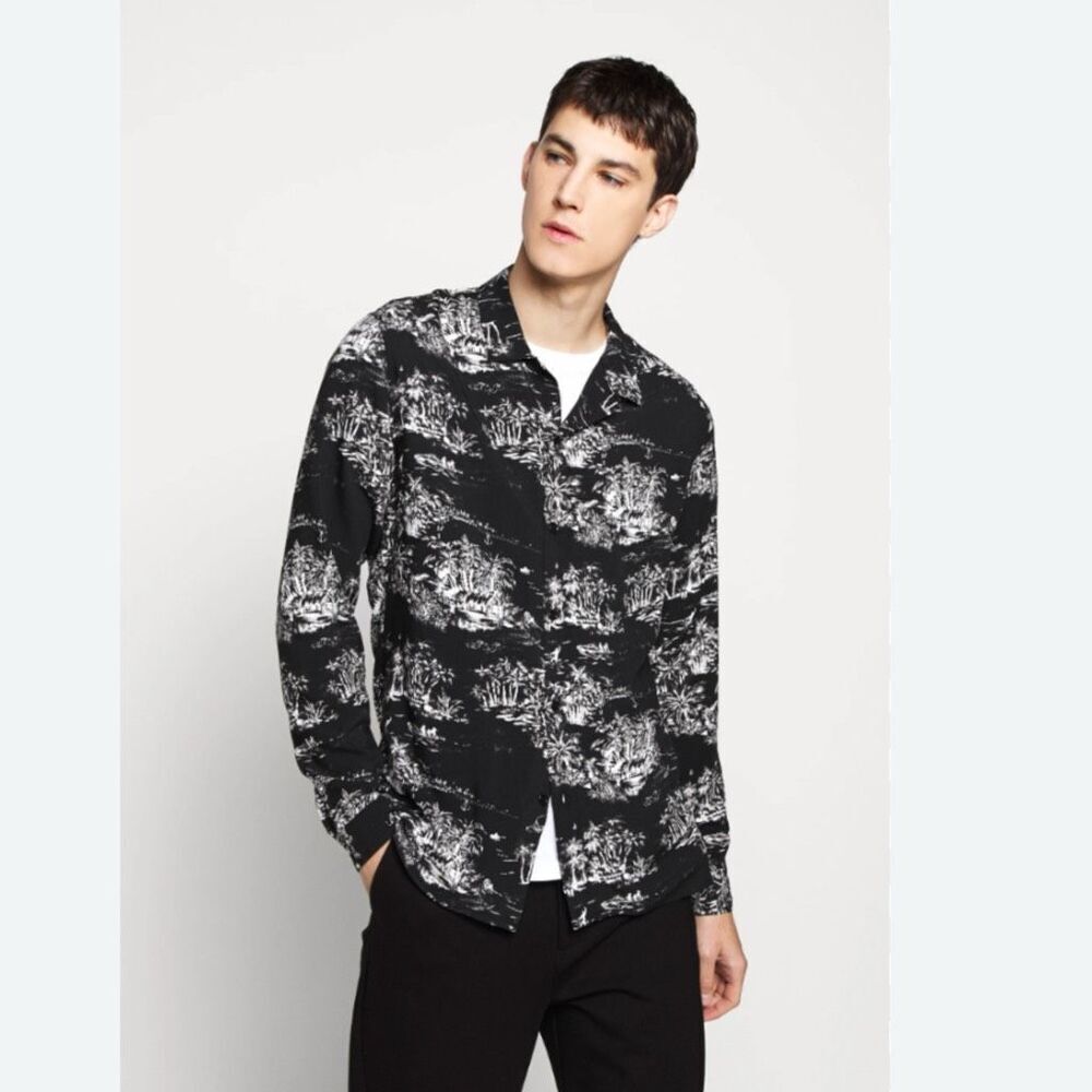 NWT The Kooples Black and White Aloha Print Floral Men Shirt. Size Small